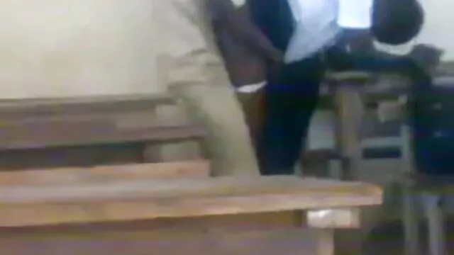 Piękna brązowa kamera w eleganckiej łazience, darmowe filmy tube