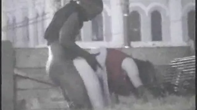 Tajemnicza dziewczyna rozmawiała z mężczyznami po filmy erotyczne za darmo red tube czym zaczęła kręcić kamerę