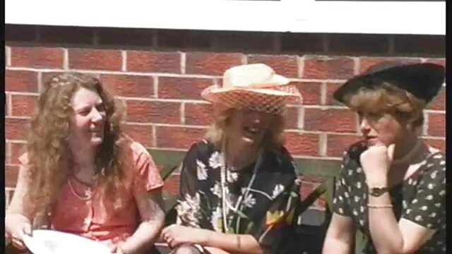 Rygiel rettube erotyka jest szeroko otwarty.