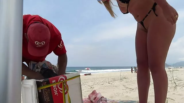 Dziewczyny, a potem pozwalamy erotykaredtube jej wyhodować swój tyłek