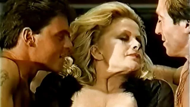 Rudowłosa redtube darmowe filmy erotyczne dziewczyna na krześle jej tyłek z strapon