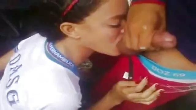 Blondynka w fabryce filmuje w żółtym redtube darmowe filmy erotyczne