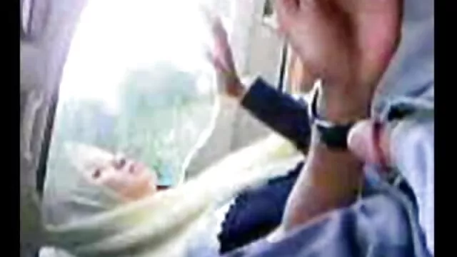 Dobry ojciec spala darmowe filmy porno tube swoją córkę, która jest Blondynka, wielkim pocałunkiem