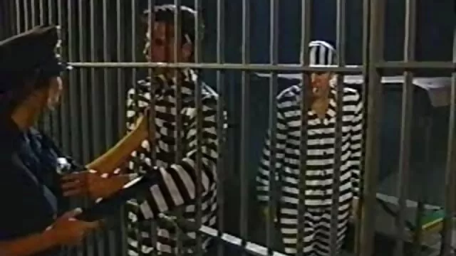 On rozciąga się smukły masturbuje polski seks tube się na łóżku